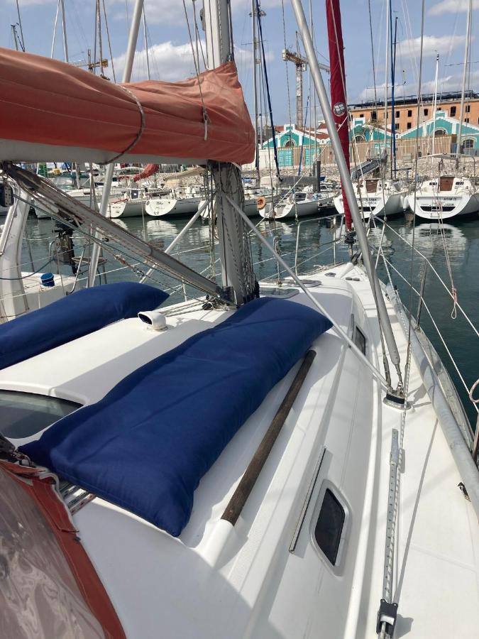 Sea Bloom - Sleep & Sail In Tejo Hotel Lisbon Luaran gambar